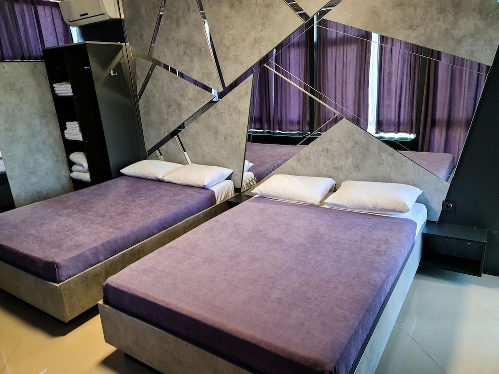 Signature Quadruple Room, 2 Double Beds, Sea View