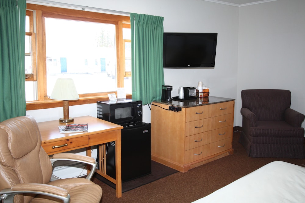 Room, 2 Queen Beds (Not Pet-Friendly) photo 2