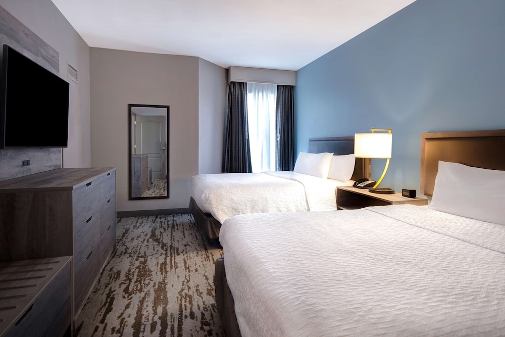 Suite, Multiple Beds, Accessible, Bathtub - Photo 1