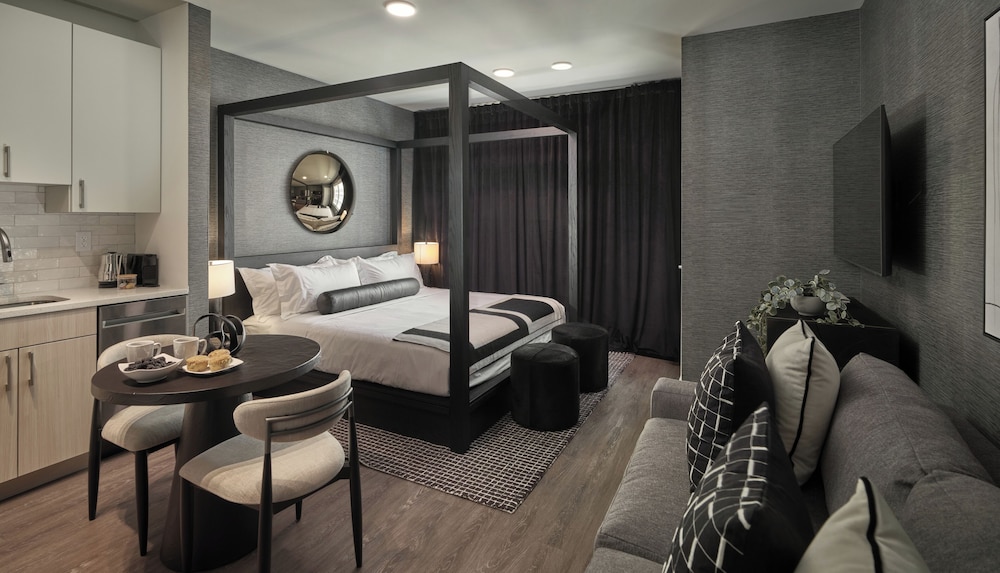 Luxury Apartment, 1 King Bed with Sofa bed, Kitchen, Executive Level