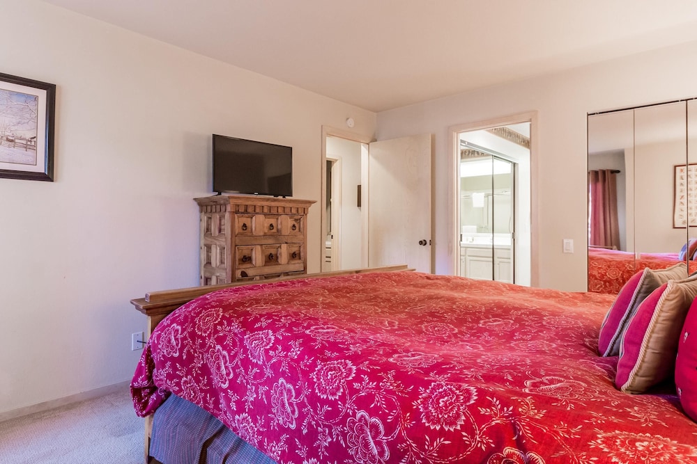 Condo, 2 Bedrooms (Snowcreek #613 Phase IV) photo 3