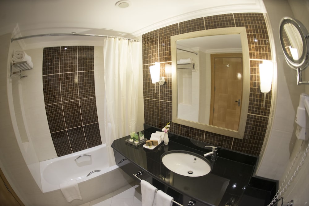 Classic Room, 1 King Bed, Sea View photo 2