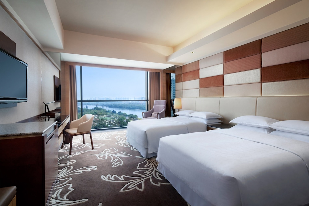 Club Room, 2 Twin Beds, River View