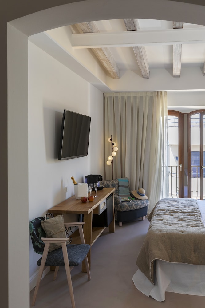 Premium Double Room, Jetted Tub - Photo 3