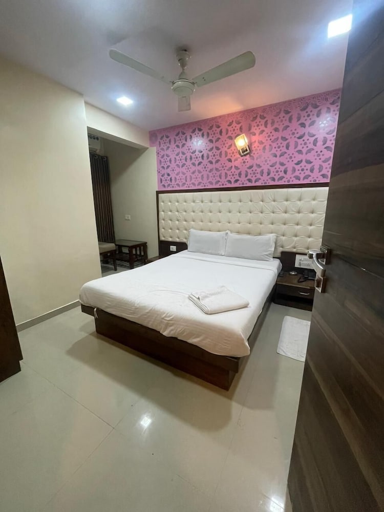 Deluxe Double Room - Photo 8