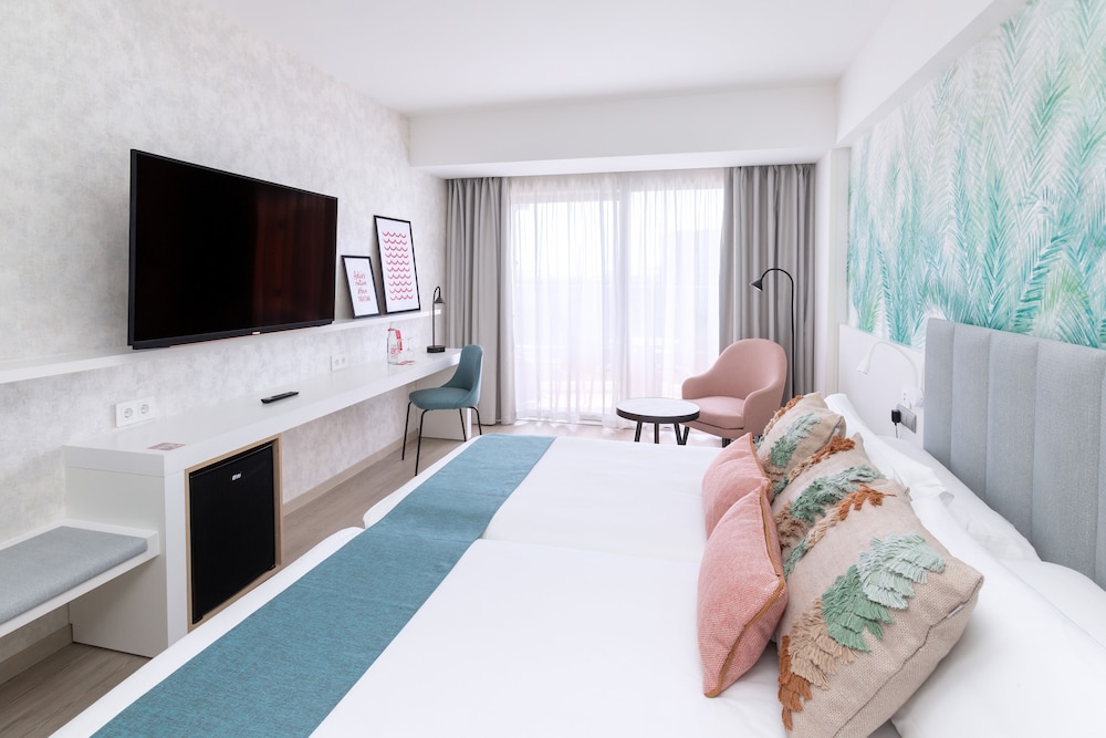 Deluxe Room (2 Adults)