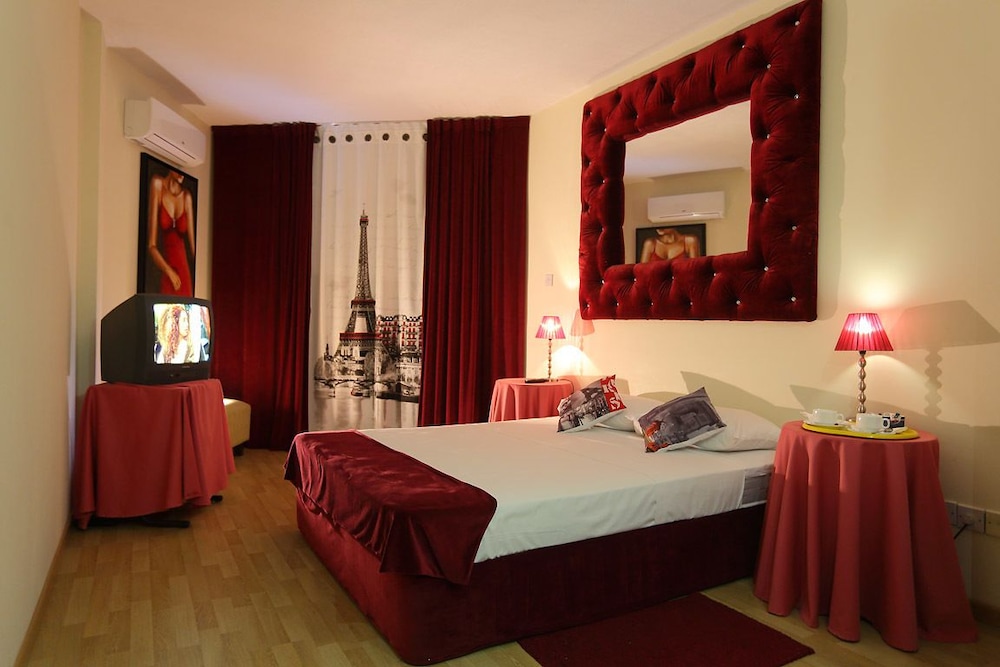 Double or Twin Room - Photo 2