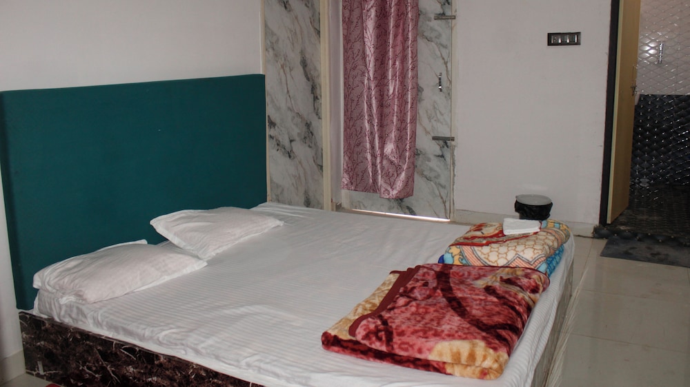 Basic Double Room, 1 Twin Bed, Balcony, Hill View