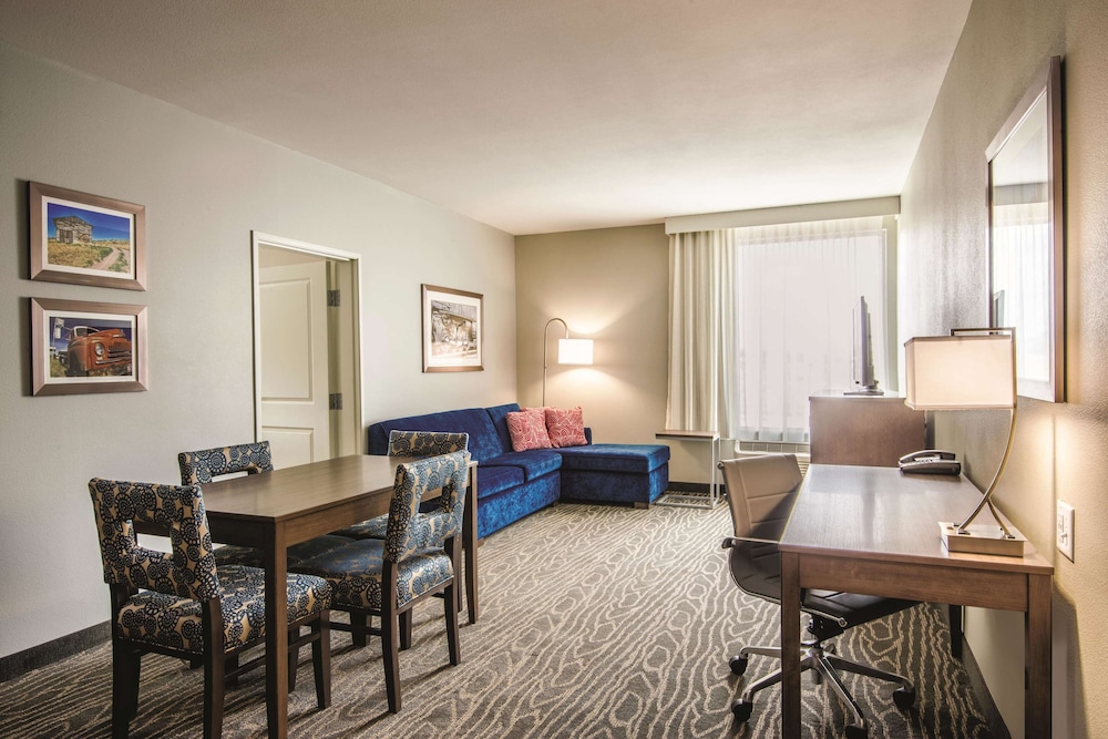 Deluxe Suite, 1 Bedroom, Non Smoking (Family Suite/Views)