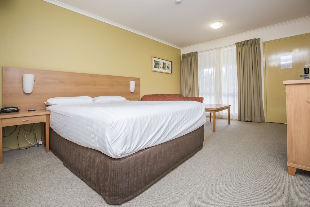 Standard Room, 1 Queen Bed - Photo 9