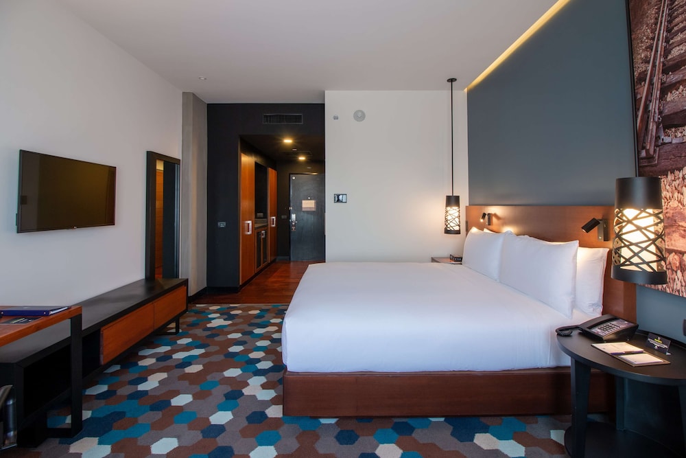 Deluxe Room, 1 King Bed - Photo 1