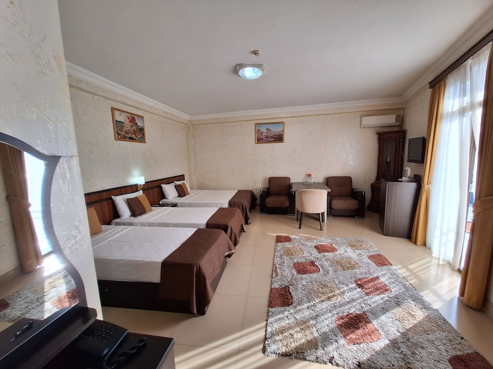 Deluxe Quadruple Room