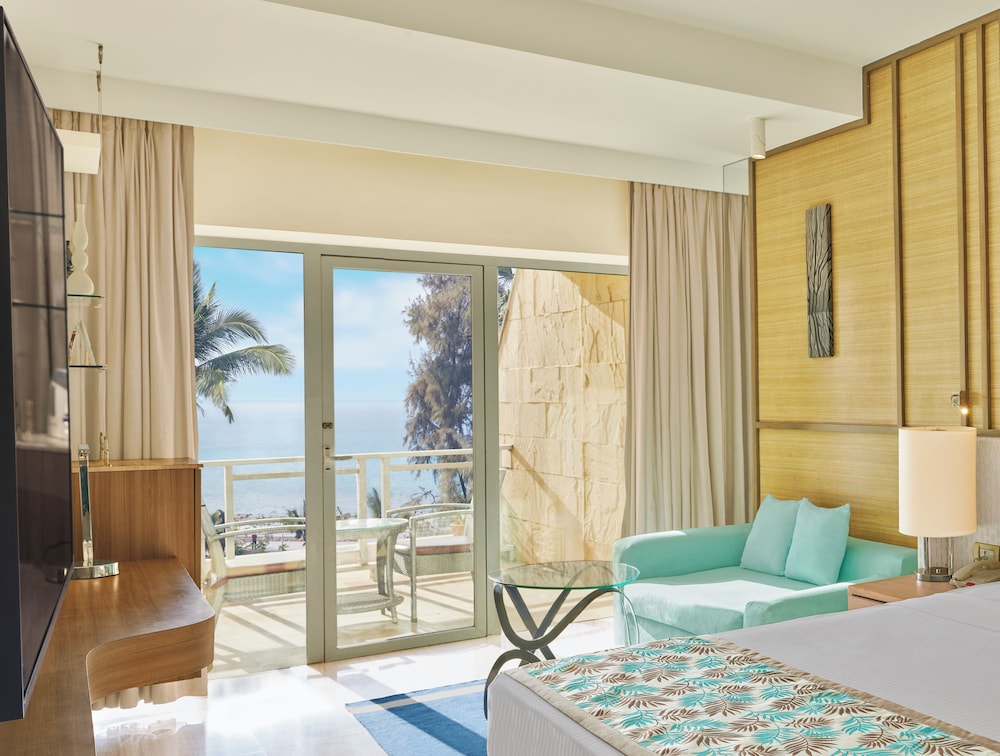 Premium Room, Balcony, Beach View - Photo 5