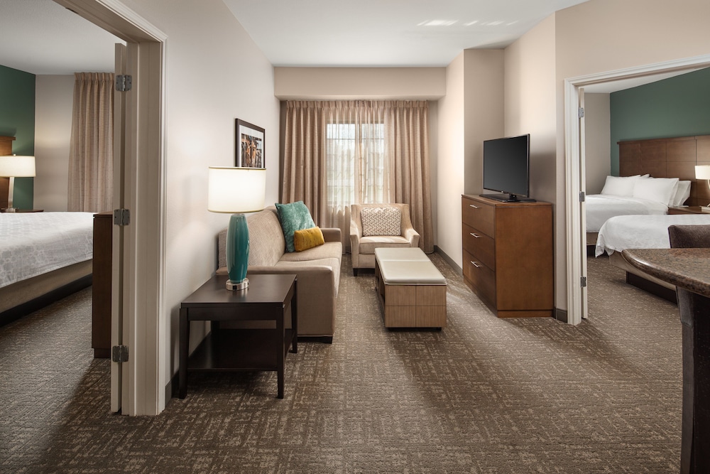 Suite, 2 Bedrooms, Kitchen (1 Kng, 2 Dbl, Lvng, Dining) photo 3