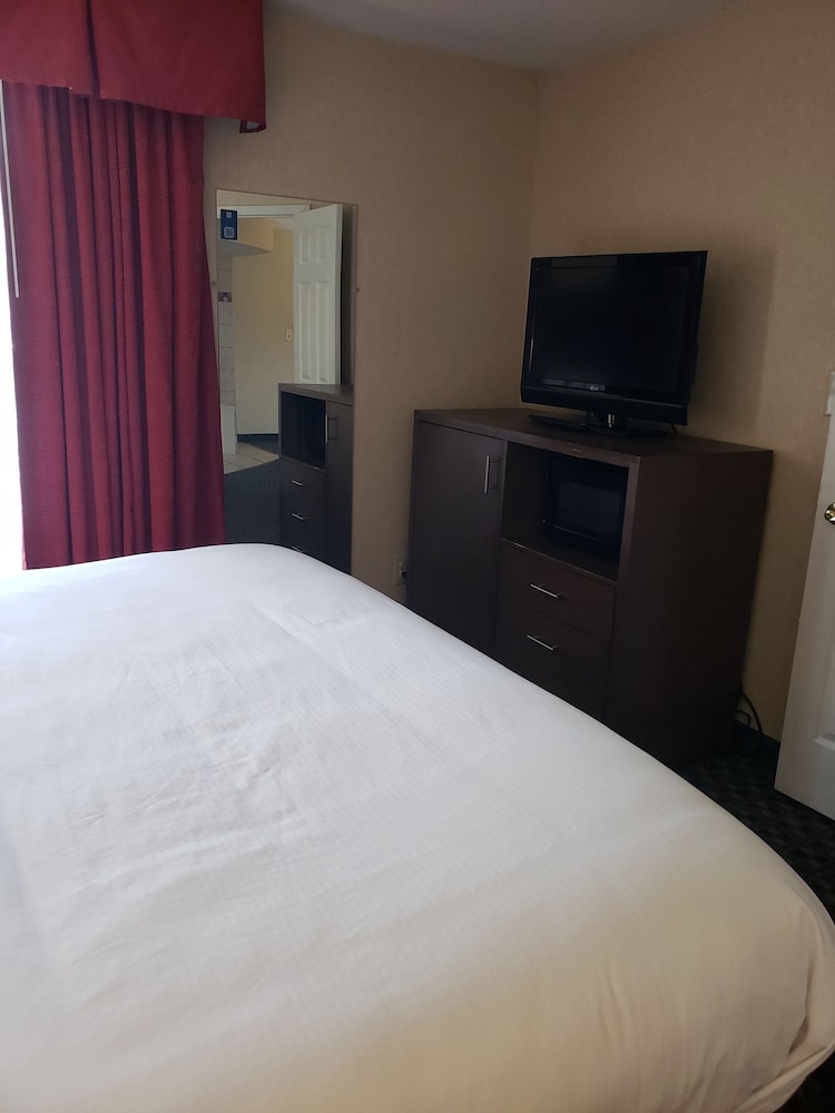 Superior Suite, 1 King Bed with Sofa bed, Jetted Tub (One-Bedroom) - Photo 2