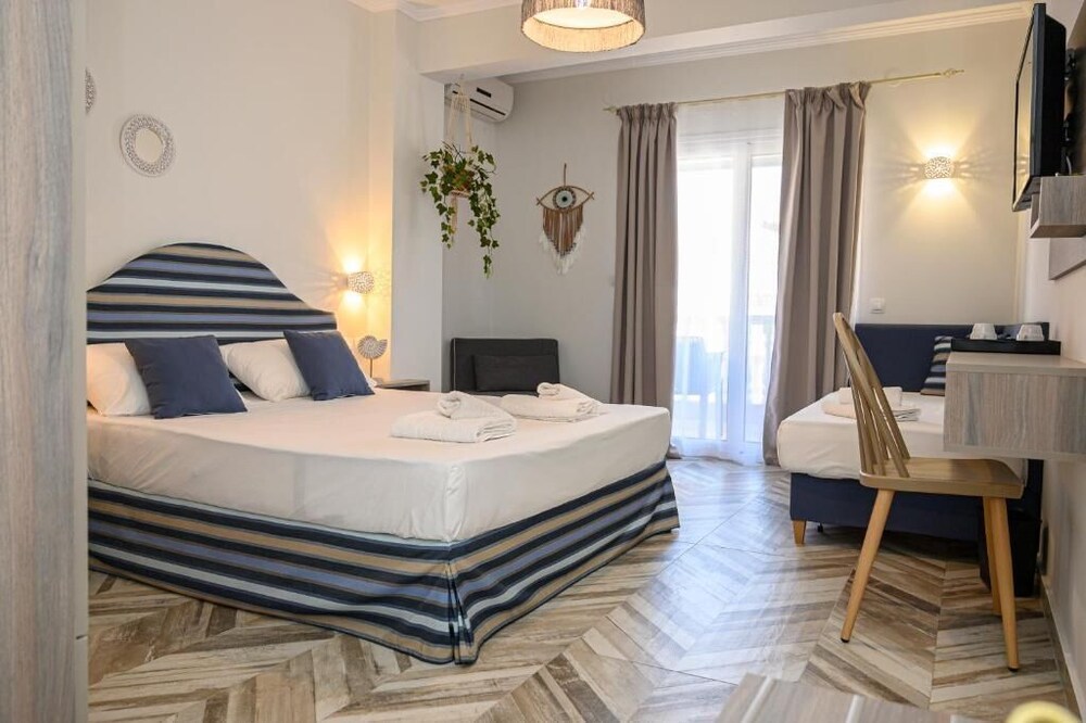 Superior Triple Room photo 3