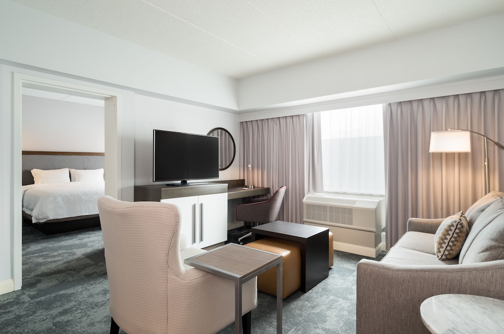 Suite, 1 King Bed, Non Smoking - Photo 4