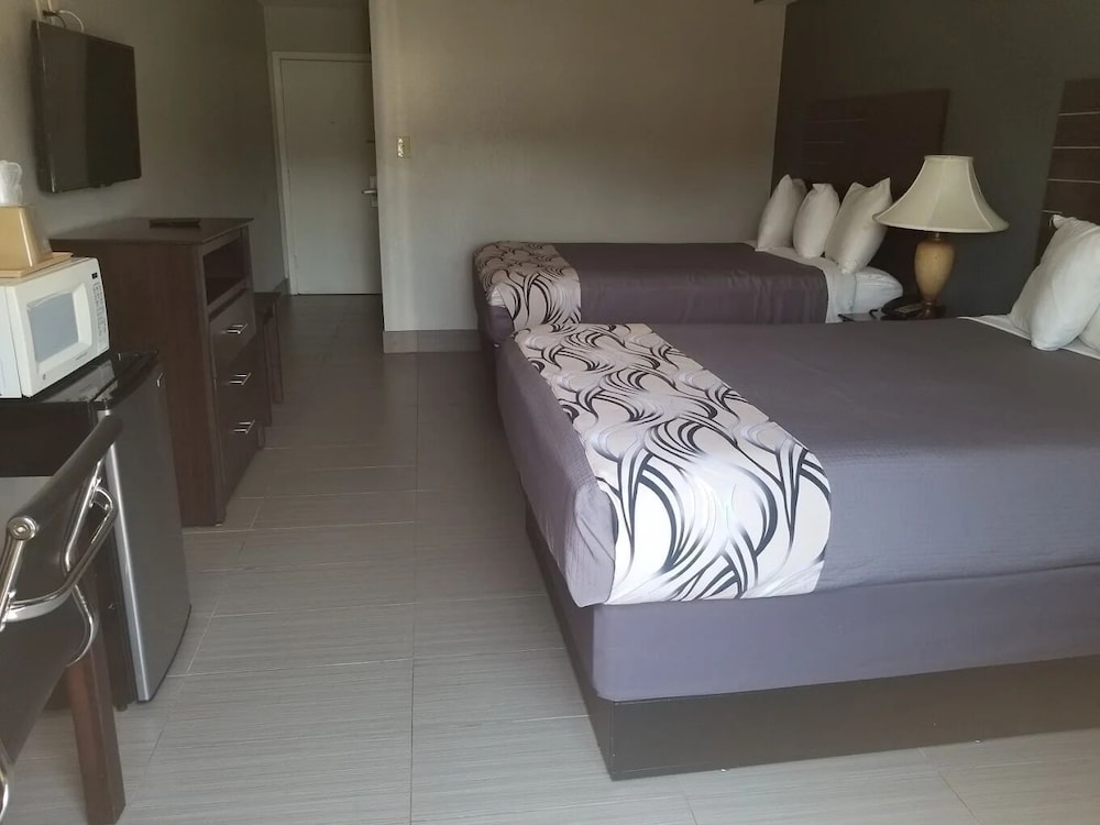 Room, 2 Double Beds, Non Smoking - Photo 3