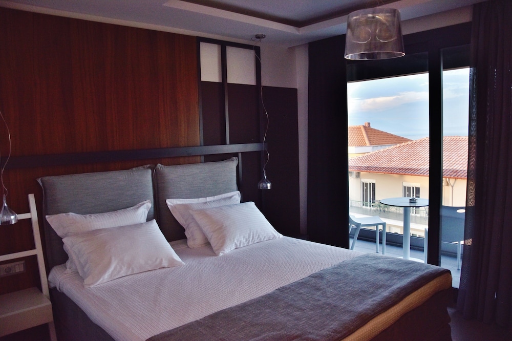 Premium Double Room, 1 King Bed photo 2