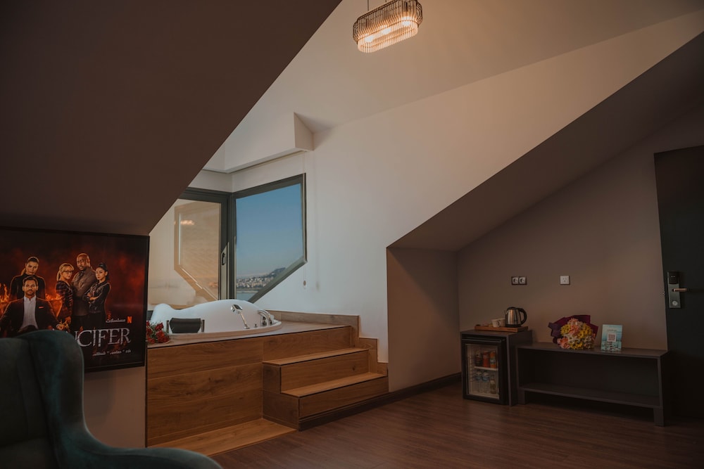 Peerless Suite with Jacuzzi and fireplace - Photo 4