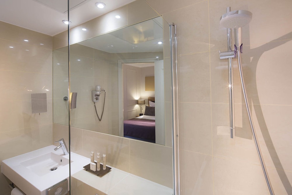 Hotel Galileo bathroom photo