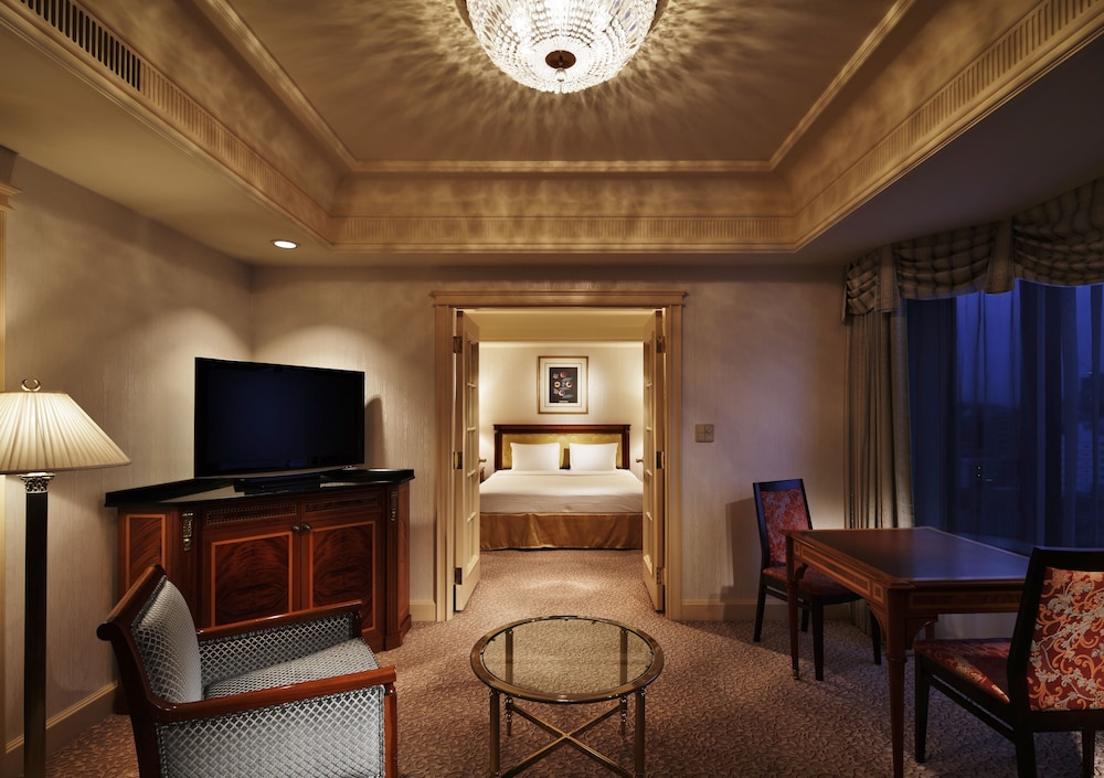 Junior Suite, 1 King Bed, Non Smoking (Check-in 4 PM, Check-out 10 AM)