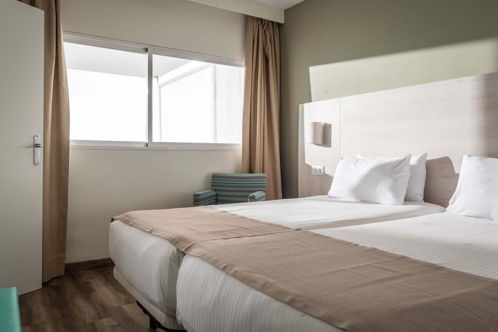 Family Apartment, 2 Bedrooms, Sea View thumbnail 5