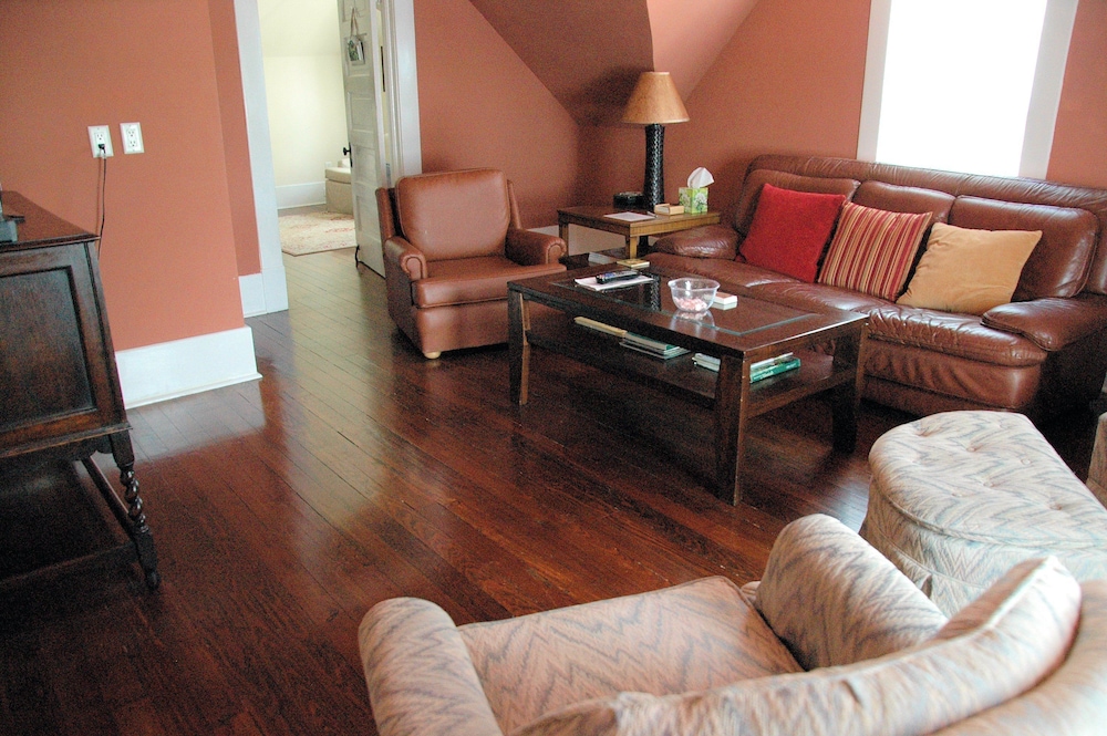 Margaret May Suite, 1 King Bed, Private Bathroom, Upstairs photo 2