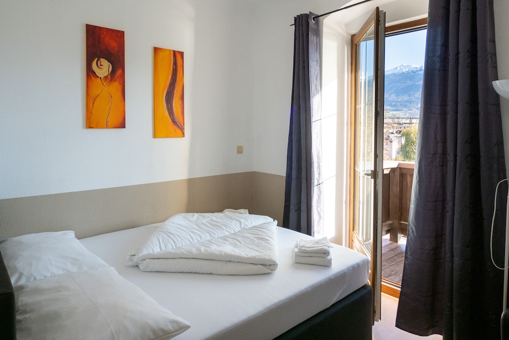 Superior Double Room, Ensuite, Mountain View (und Balkon) photo 1