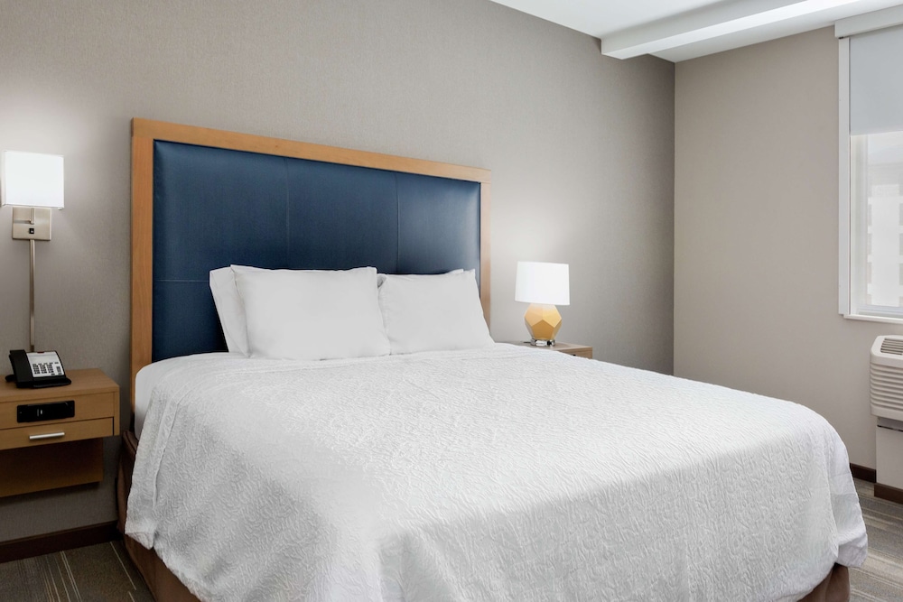 Suite, 1 King Bed, Accessible (Roll-In Shower, Hearing & Mobility) thumbnail 5