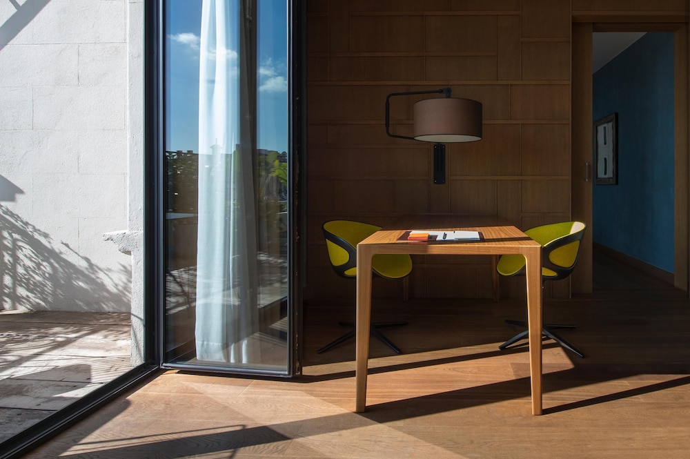 Luxury Suite, Terrace