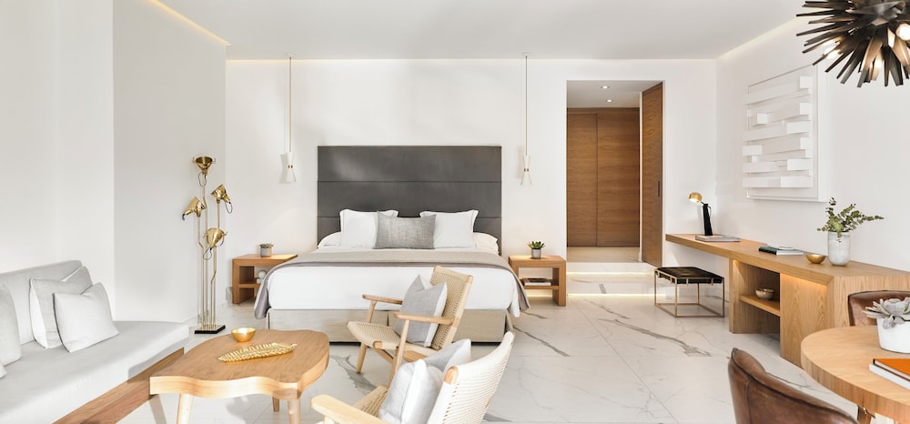 Studio Suite Plaza