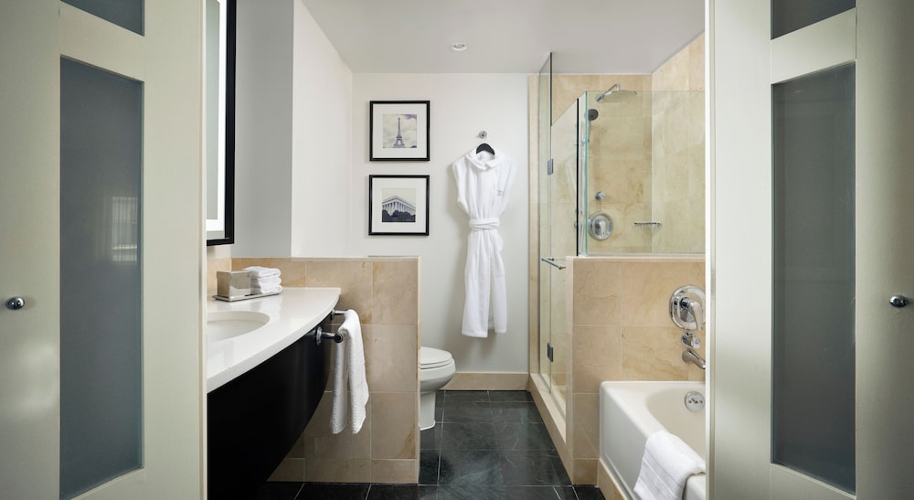 Suite, 2 Double Beds, City View thumbnail 5
