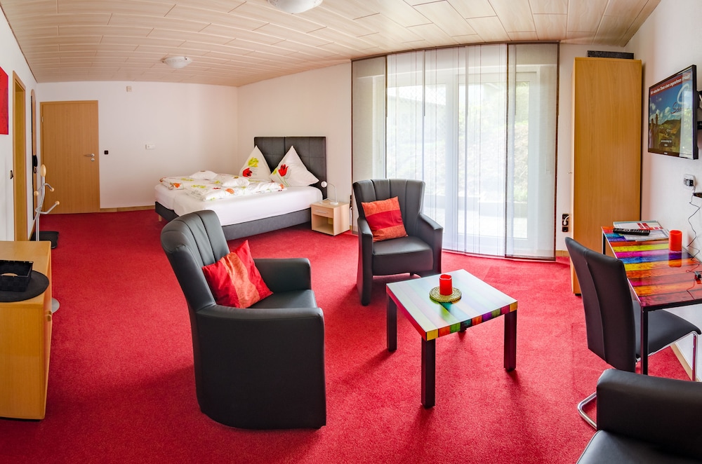 Deluxe Triple Room, Balcony photo 2