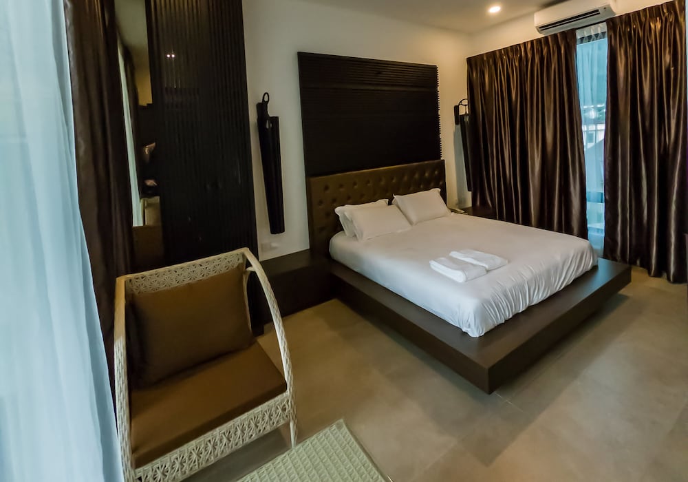 Suite (Emerald) photo 2