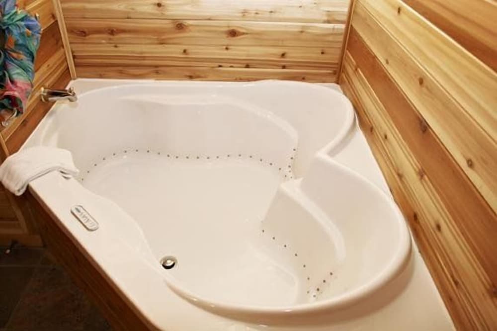 Romantic Room, 1 Bedroom, Jetted Tub, Lake View photo 1