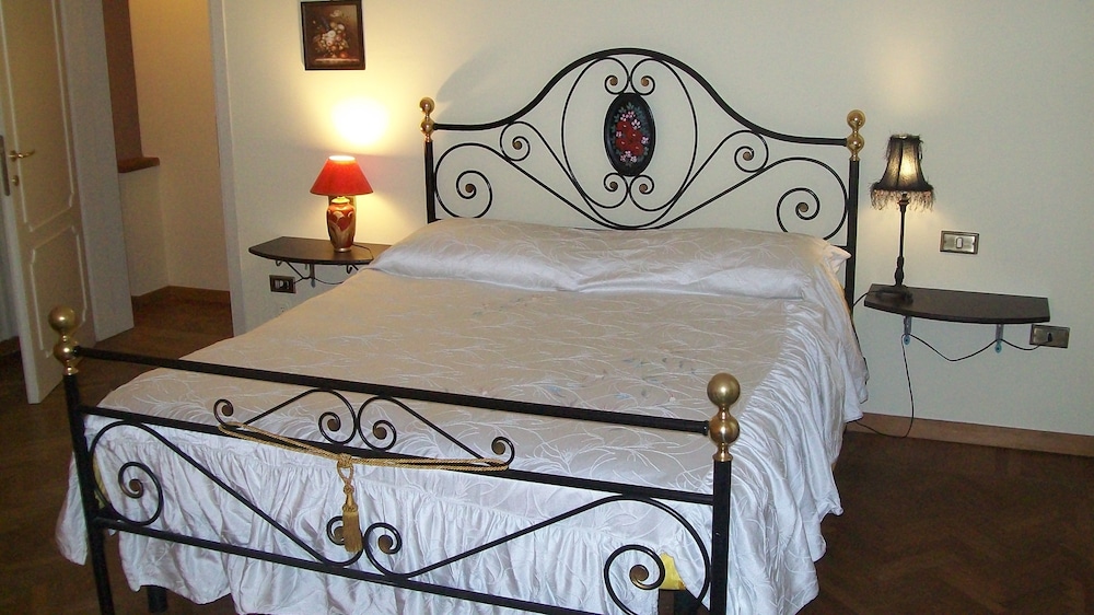 Superior Double Room (Petrarca Fascinosa 1st fl. no elevat.) photo 3