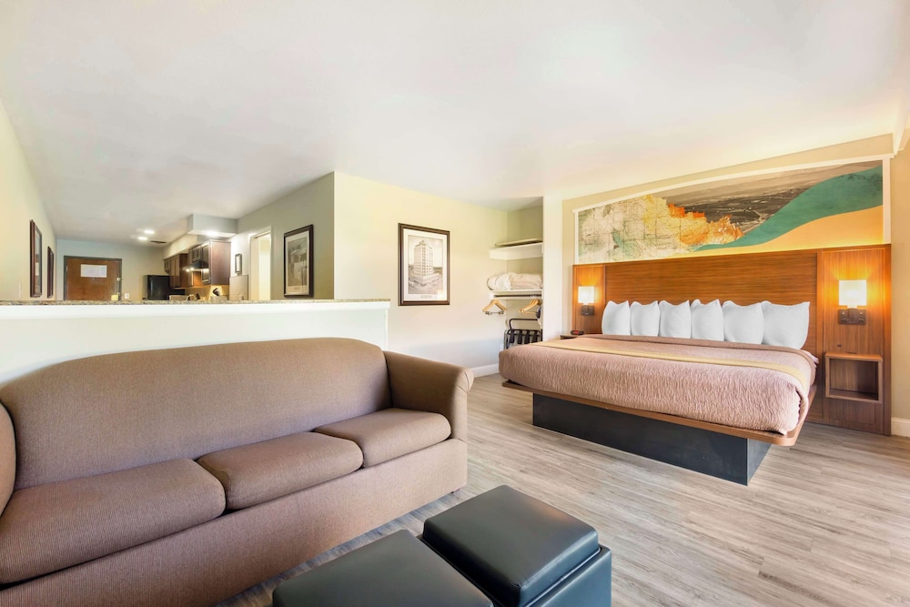 Suite, 1 King Bed, Accessible, Poolside (with Sofabed, Full Kitchen)