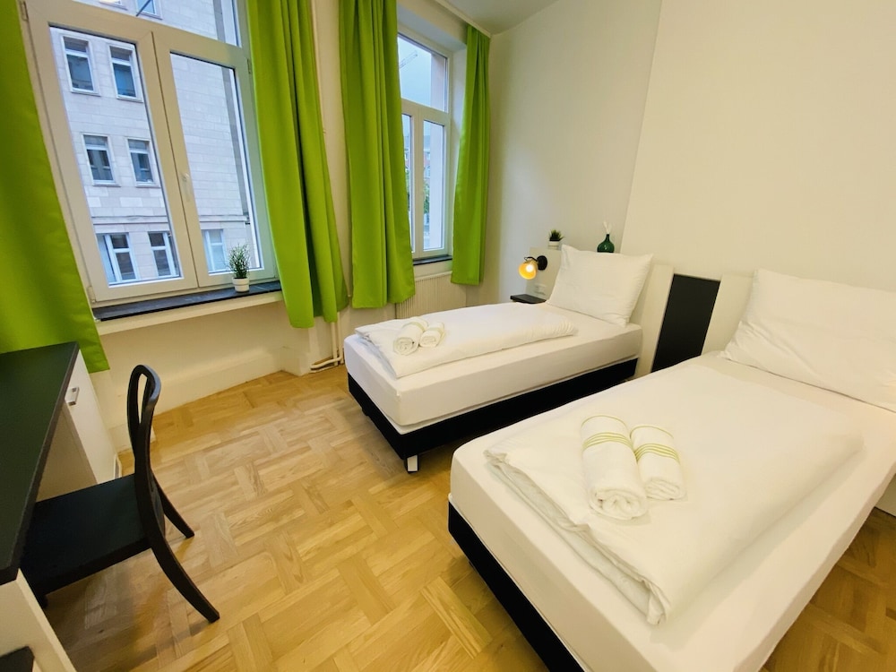 Twin Room - Photo 5