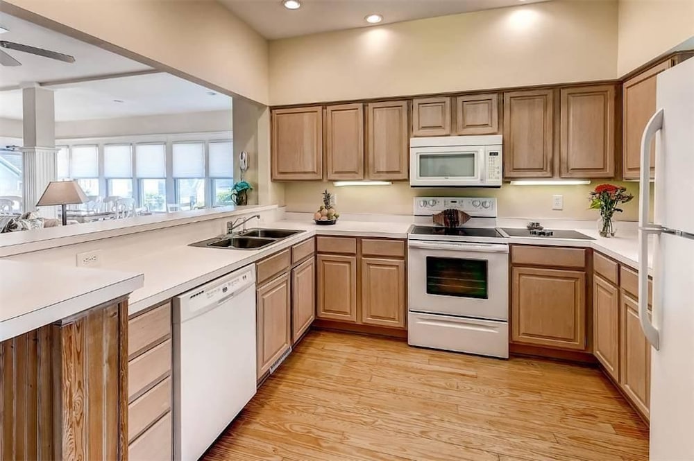 Family House, 4 Bedrooms, Ocean View, Sea Facing photo 2