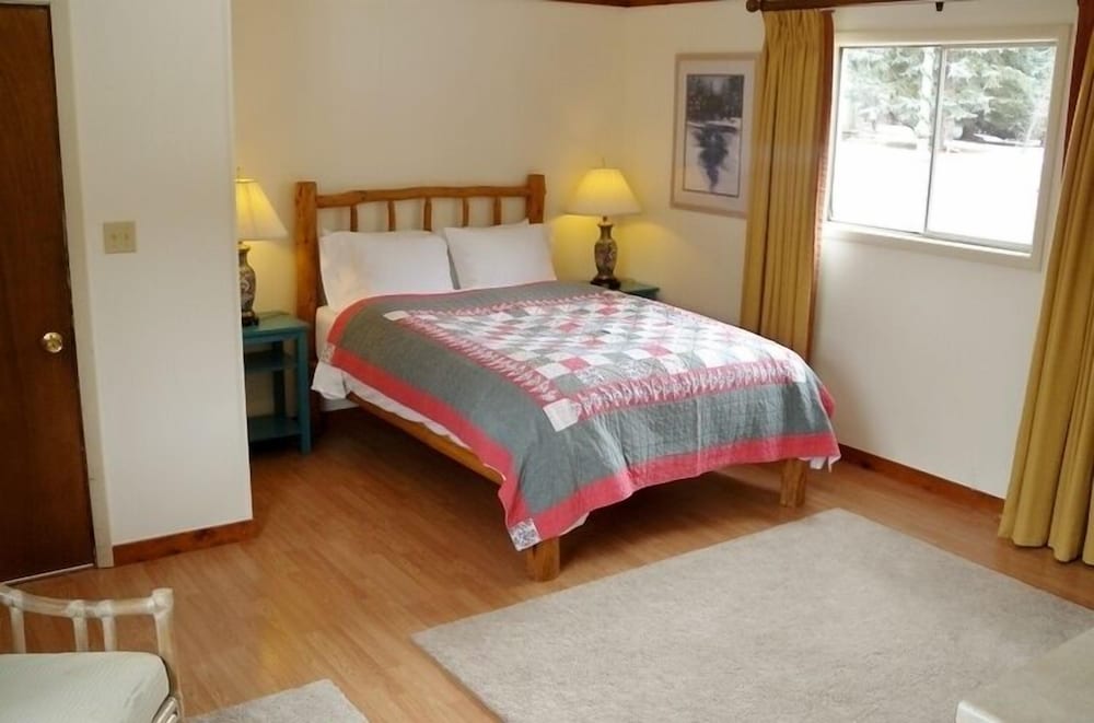 Standard Double Room, Private Bathroom (Room 12 - Pet-friendly) photo 1