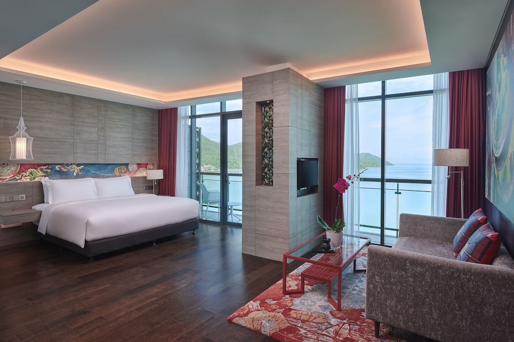 Deluxe Seaview Suite - Photo 1