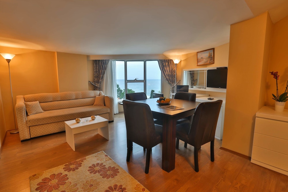 Standard Suite, Multiple Beds photo 1
