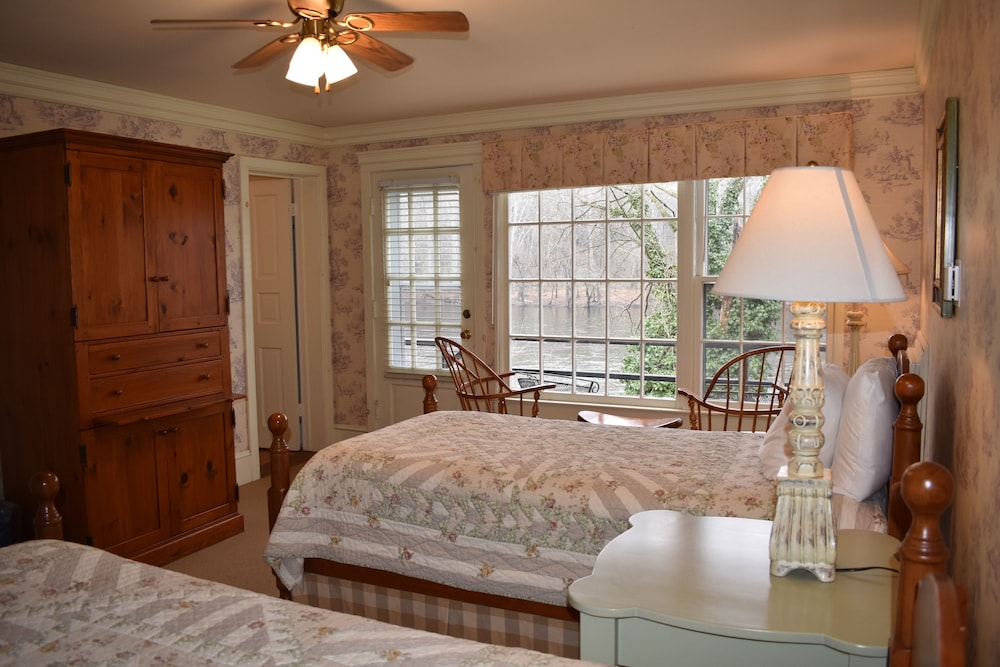 Comfort Twin Room, 2 Twin Beds, River View (No Pets Allowed) photo 3