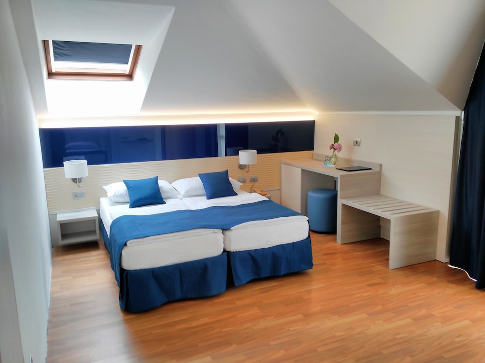 Junior Quadruple Room photo 2