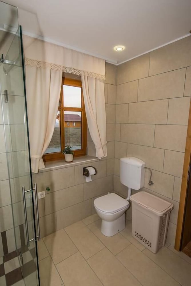 House, 2 Bedrooms photo 3