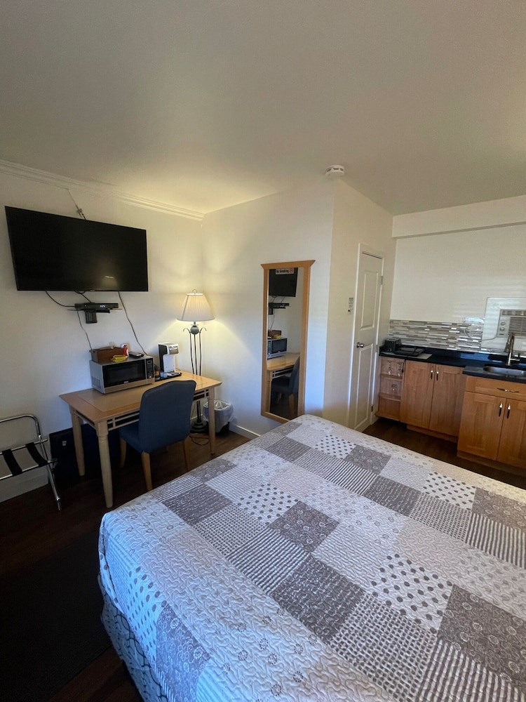 Deluxe Room, 1 Bedroom, Kitchen, Mountain View photo 3