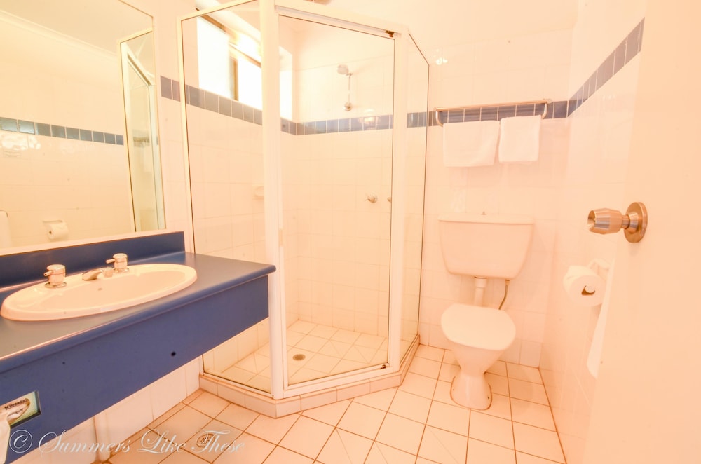 Standard Twin Room with Garden View photo 3