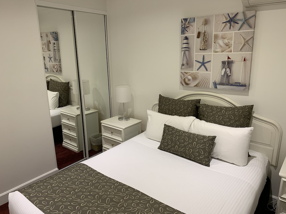 Suite 42 photo 1