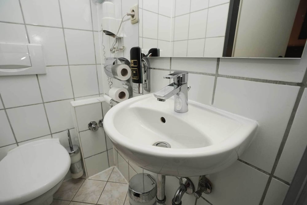 Double Room - Photo 16